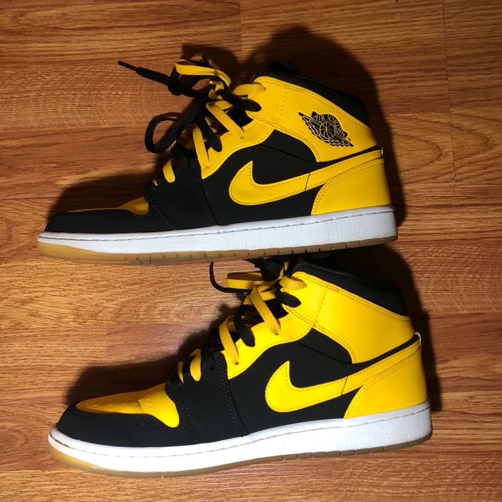 Air Jordan 1 Retro Mid 2017 New Love 2017